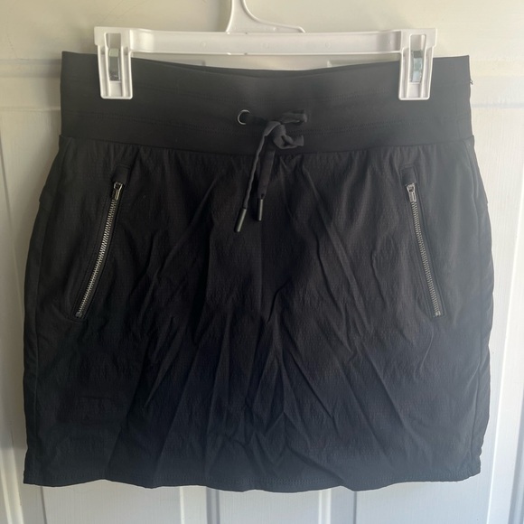 Athleta Women's Black Athletic Tie Waist Trekkie North Skort in Sz 2 - Picture 3 of 9